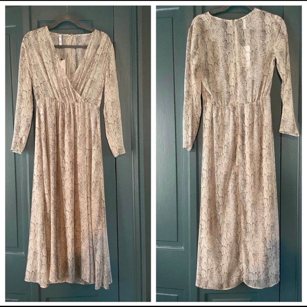 Mango NWT V Neck Snake Print Dress. Long sleeves,
M- Size 6 US Never worn!